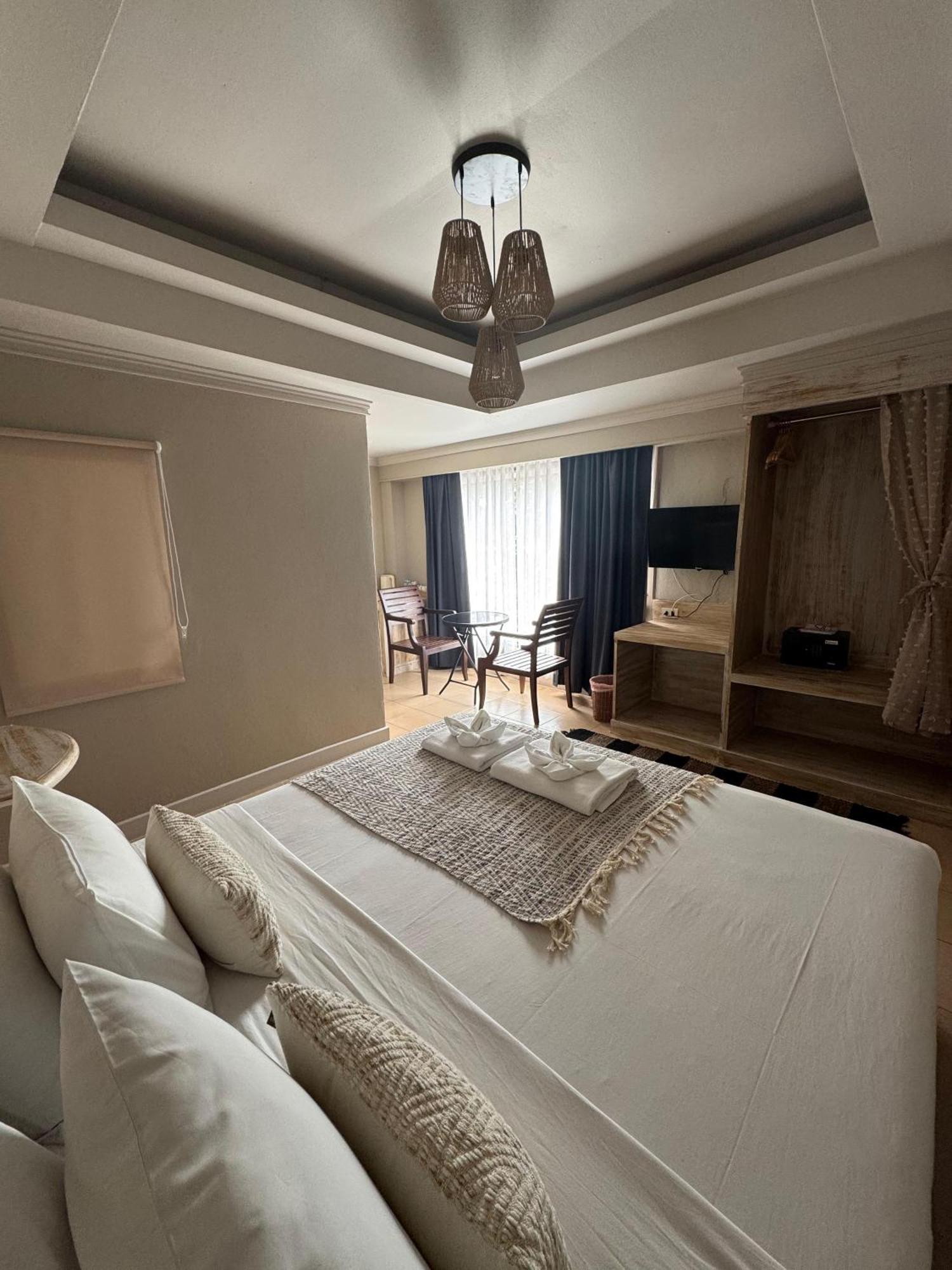 The Taksim Patong Beach Hotel Exterior photo